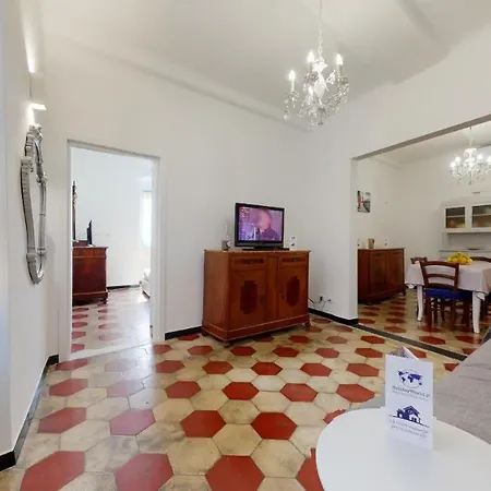 House Silvia By World 아파트 *